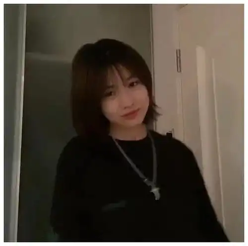 汪峰15岁女儿颜值上热搜,侧脸线条分明太惊艳,继承母亲的好基因