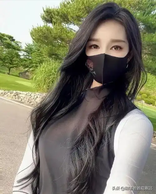 口罩的最大魅力,就是成了美的点缀