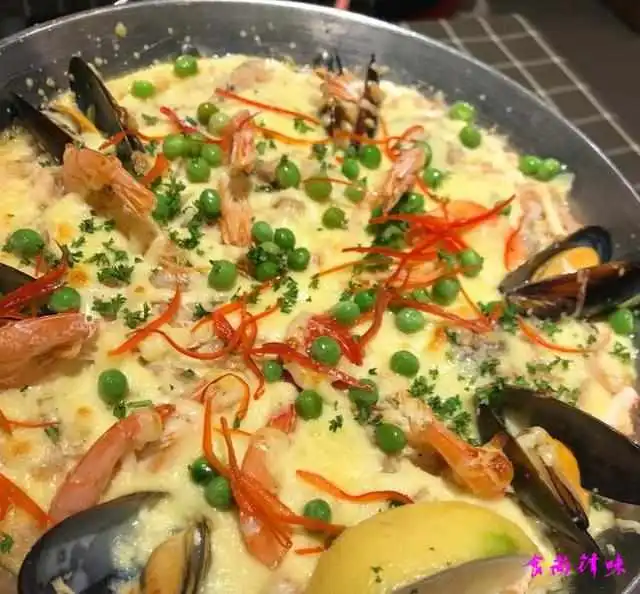 4个女生吃芝士焗大虾海鲜饭,不按套路点一大桌,花掉356元吃撑了
