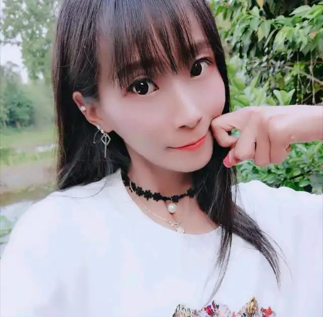 四川美女网红何国芳去世年仅33岁,体重只有58斤,去年拍好遗照