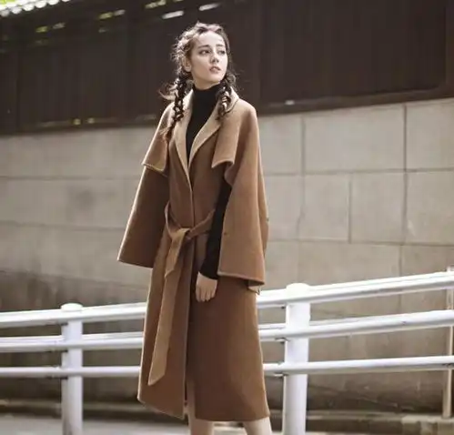 驼色大衣才没有过时,内搭选对了,照样可以美的很高级