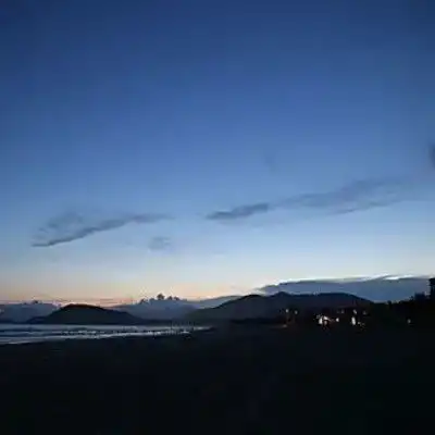 2023最新黑夜海边深蓝风景头像