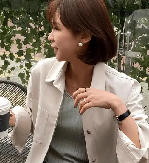 日常不喜欢化妆,就爱素颜的女生,如何穿衣才好看