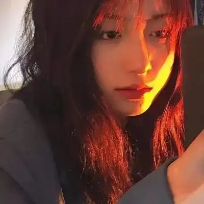 女生头像青藤被岁月掩埋,可曾开过花