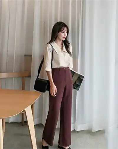 ol美眉早秋女装搭配,一件简单衬衫就轻松搞定