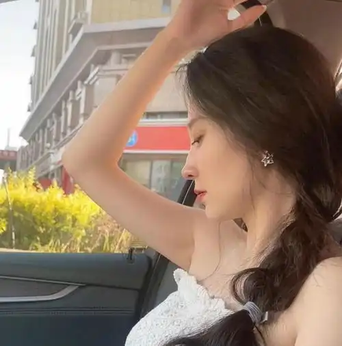 森林北拿下防晒衣代言新视频风格大变,被指撞脸章子怡