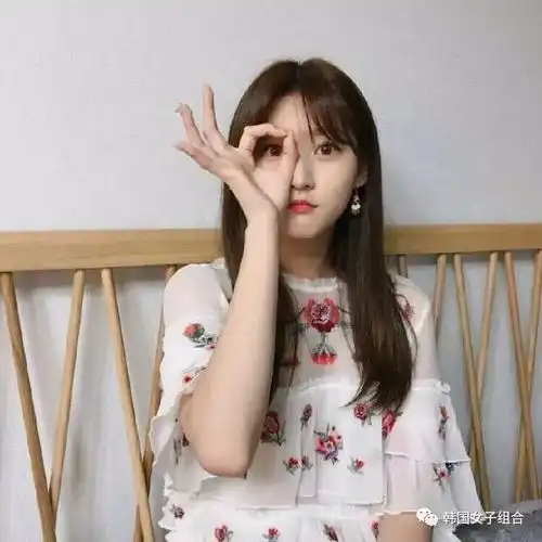 17岁女艺人惊艳韩娱圈,漂亮的孩子一起玩,就连朋友都是高颜值