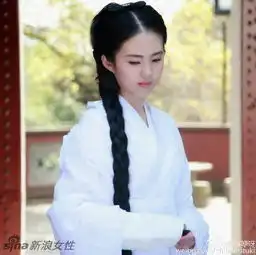清纯校花cos小龙女走红网络仙气十足