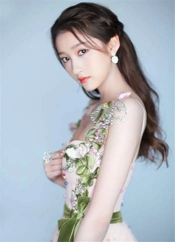 没整过容的6位女星,杨幂热巴上榜,最后一位是仙女本人了