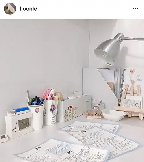 怎么这么精致看看别人的书桌ins书桌分享韩国女生书桌学习博主分享简约日韩期