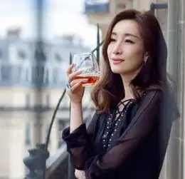 从最丑影后到美女导演,秦海璐的成功给中年女星怎样启迪