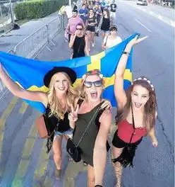 工作就像旅游,美女飞行员晒照成网红