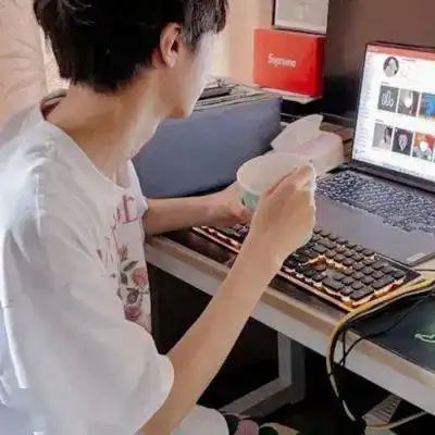 头像文艺中带点缱绻的浪漫文案