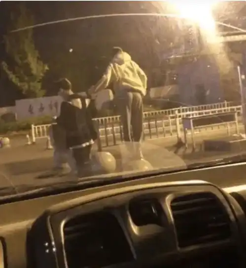 10天大的婴儿,这是怎么了哈哈哈哈老妈说洗一洗还可以要