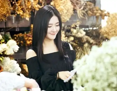 谢娜说名字带娜字都是美女,沈腾说出几个名字,立马笑翻全场