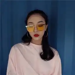 帅气女生戴墨镜头像高清大图2018满眼疲惫无知又无畏