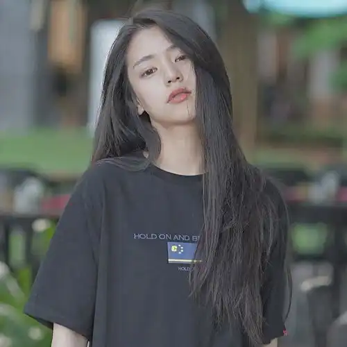 头像优秀的女朋友都不粘人