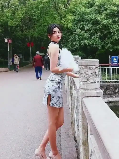 凌晨3点,网红在街上直播不堪入目的一幕低级快乐,正在拖垮你
