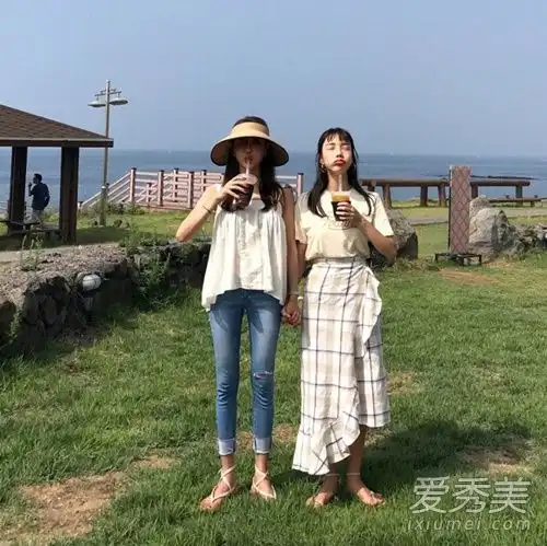这是九月和三月春游时穿的衣服
