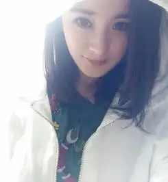 baby拍写真拿蛇凹造型娱乐圈不怕蛇的女星还有谁