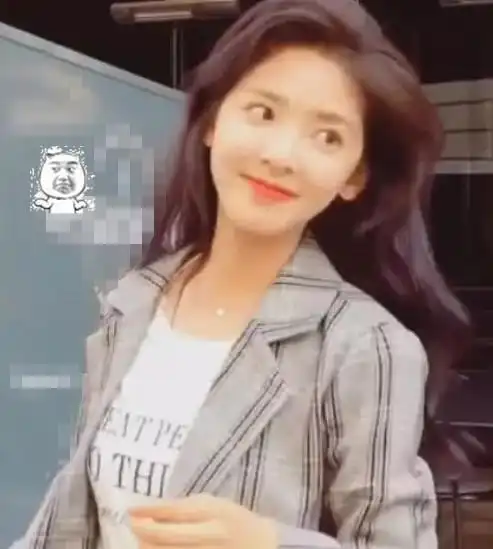 抖音小姐姐背影神似温婉,转过脸撞脸张予曦,新一代绝世美女