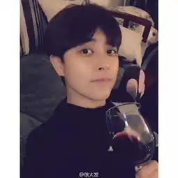戚薇助理撞脸李易峰相似度竟高达99,我不活啦