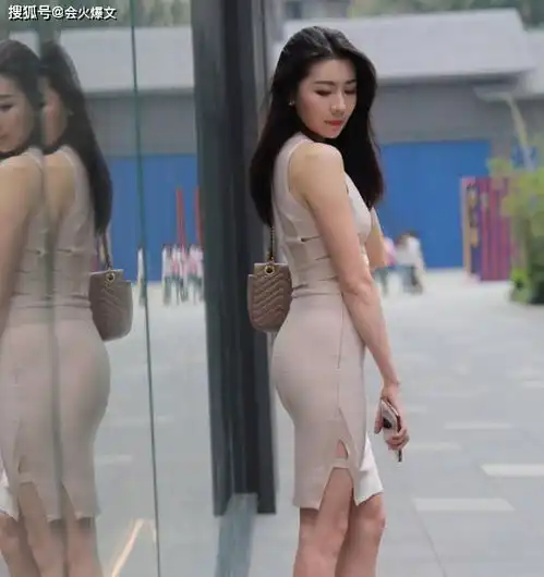 街拍穿上这身装扮,也是一枚粉粉的小仙女