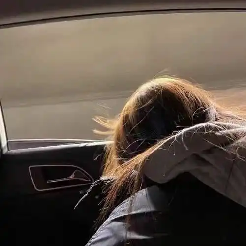 可爱复古文艺的女生头像小众女头