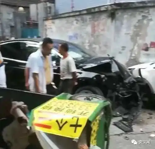 南充特斯拉女司机开车造成二死六伤,被提起公诉...
