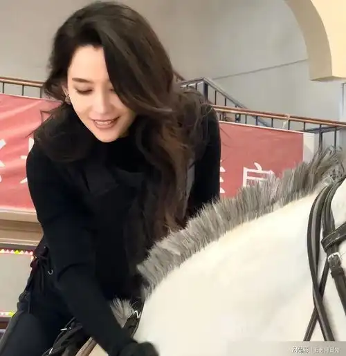 又吃一瓜汪峰新恋情曝光,小19岁女友竟是网红森林北,网友气疯