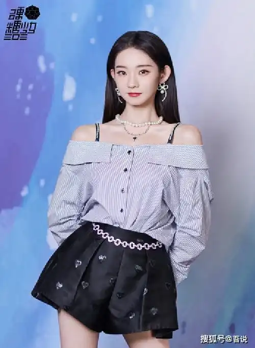 硬糖少女303云上演唱会,经典黑白配超飒,刘些宁变样了