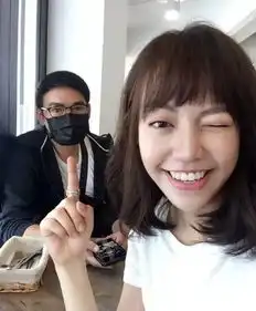 劲爆刘亦菲妈妈撞脸奶茶妹妹,陈红儿子撞脸吴亦凡,这基因简直要逆天了