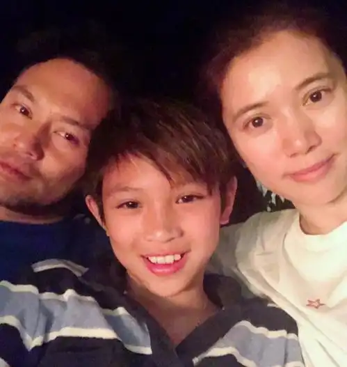张智霖13岁儿子传绯闻,女友竟是个帅哥,袁咏仪赶紧澄清