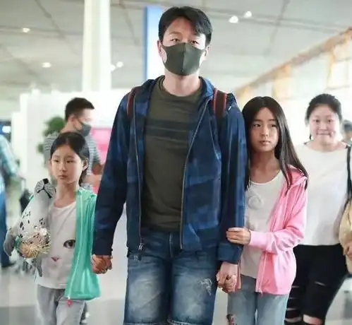 一张全家福引发争议,佟大为重男轻女和女儿比更爱儿子