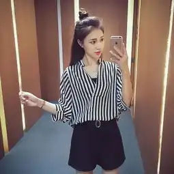 当前流行的时尚防晒轻薄透气衬衫个性又不失女人昧