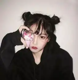 深夜伤感的情感句子,我有两个我,一个冷漠一个热情全世界