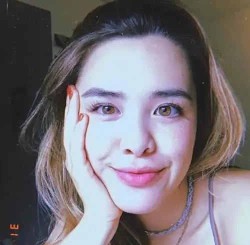 钟丽缇20岁女儿近照,三国混血比妈妈还老,长得却最像妈妈