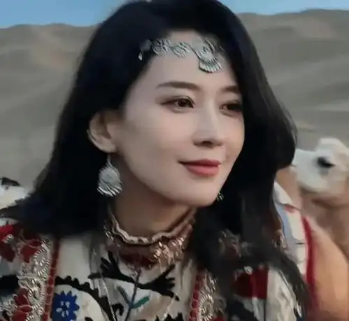 汪峰女友森林北家境曝光,父亲旅游协会副会长,母亲咏春拳讲师