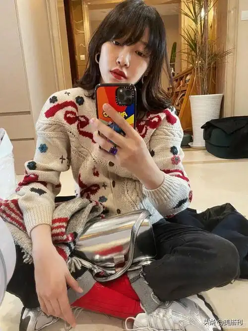36岁白百何状态太好了,私服照时髦感爆棚,笑起来似元气少女