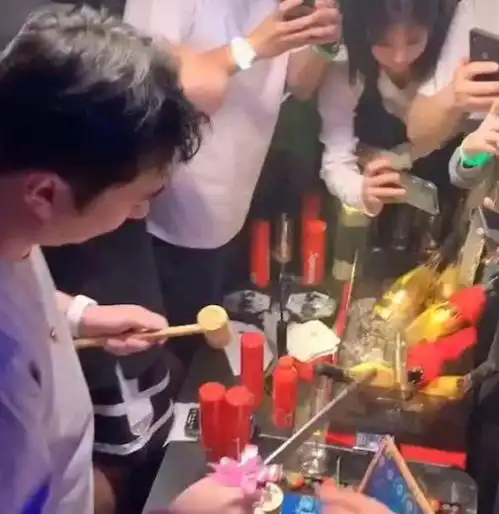 危机解除王思聪旗下公司逾7200万股权解冻,心情大好微博吃瓜