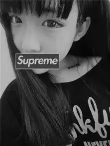 qq皮肤黑白带字女生