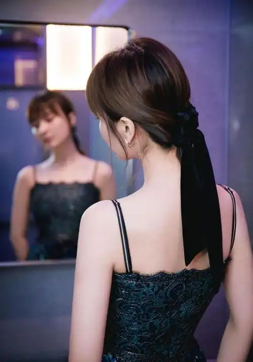 吴昕,37岁才美成女神,瘦出漫画腿,秘诀只有7个字