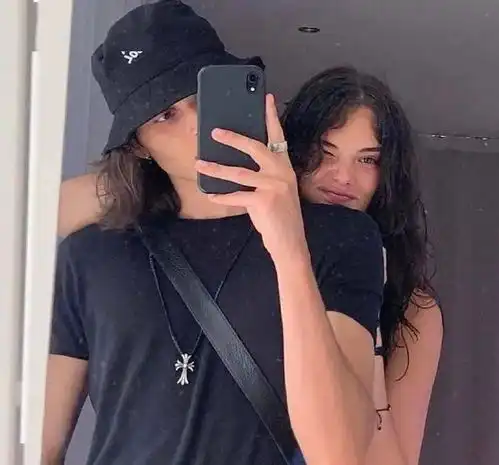 球花之女戴娃母亲是国宝级美人莫妮卡,继承母亲15岁身高1米8