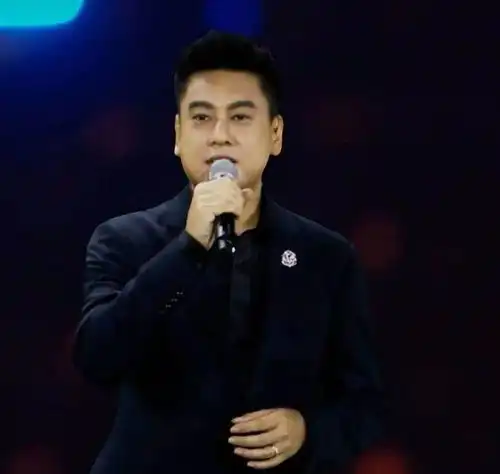抠图大师f4晚会合体演唱却只有吴建豪一人在场