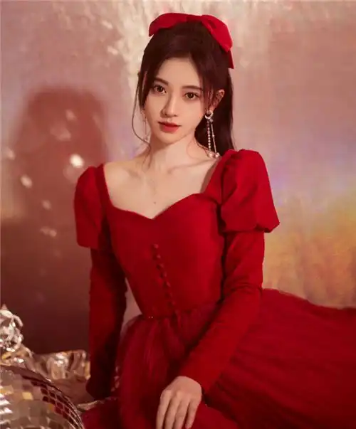 女星穿红裙样子,鞠婧祎公主,赵露思花仙,看到她迷到了