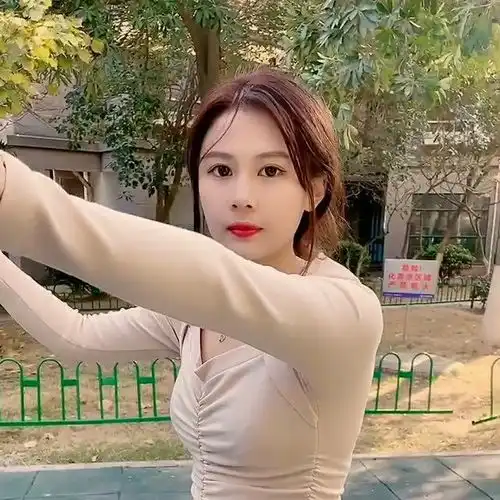 去医院最快的办法,美女已经告诉小伙了,希望他下次能长点记性