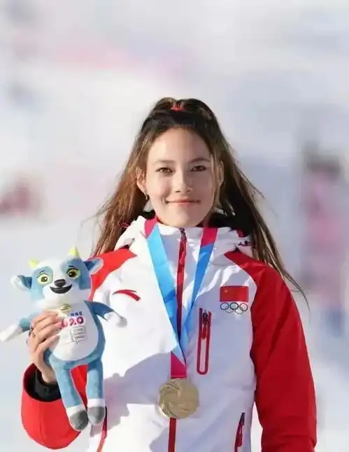 19岁天才少女谷爱凌爱弹钢琴,爱滑雪,还能拿金牌网友太内卷了