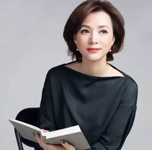 为什么要让孩子加入美国国籍董卿的回答让记者信服