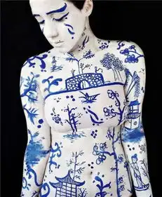 巴西女艺术家用身体作画布