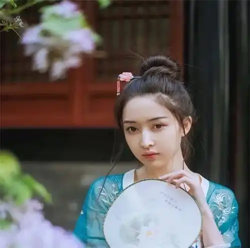 日常中五个生肖女,生肖鼠内心深处很敏感,生肖狗本身的性格就是强势